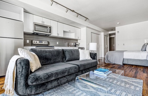Wilburton Apartamento | Classic Bellevue Studio w/ Gym, W/D, near Spring District, by Blueground