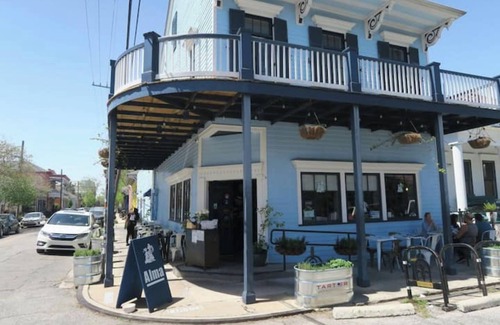 Bywater Apartamento | Classic Bywater Shotgun Suite / great location in perfect neighborhood