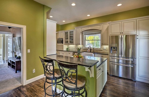 Canon City Casa | Classic Cañon City Getaway - 13 Mi to Royal Gorge!