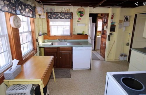 Dennis Casa | Classic Cape Cod Beach House with Private Beach!