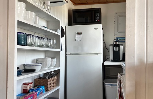 Wellfleet Cabaña | Classic Cape Cod Beach Cottage Steps to Private Beach or Stroll to Town! A/C !