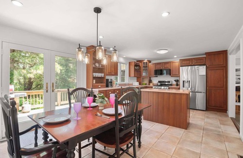 South Harwich Casa | Classic Cape, Walk to Red River Beach!