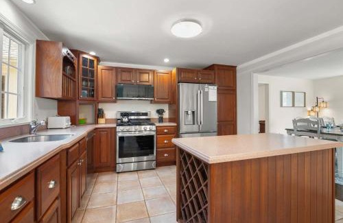 South Harwich Casa | Classic Cape Walk to Red River Beach
