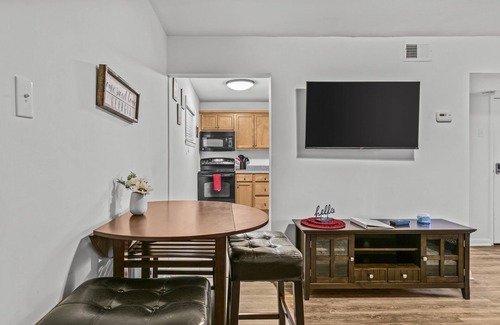 Athens Condominio | Classic City Getaway - 1 mile walk to Sanford Stadium!
