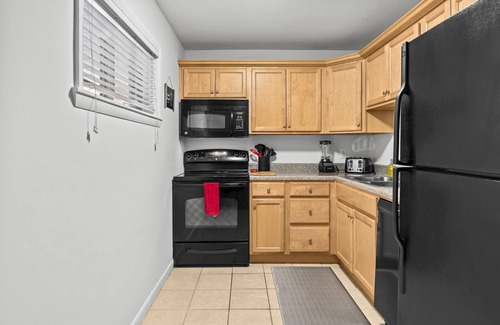 Athens Condominio | Classic City Getaway - 1 mile walk to Sanford Stadium!