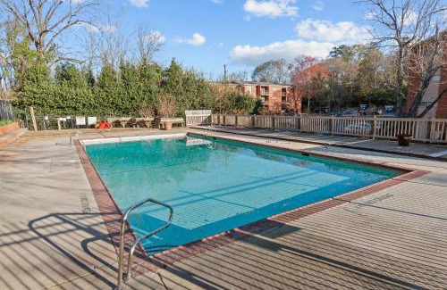 Athens Apartamento | Classic City Getaway - Walk to Sanford Stadium