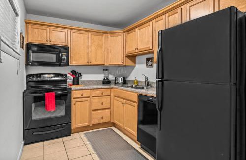 Athens Apartamento | Classic City Getaway - Walk to Sanford Stadium