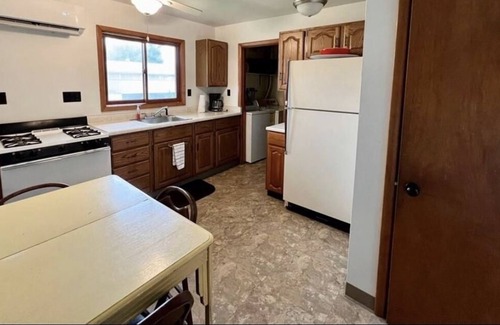 Conneaut Lake Cabaña | Classic Conneaut Cottage