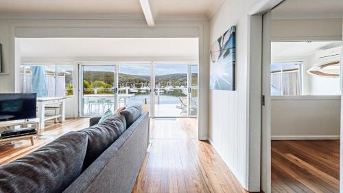 Hardys Bay Casa | 'Classic Cottage on the Bay' by Accom Holidays