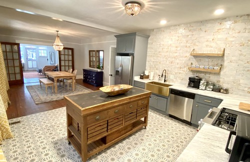 Valdosta Casa | Classic craftsman centrally located close to downtown, VSU and SGMC