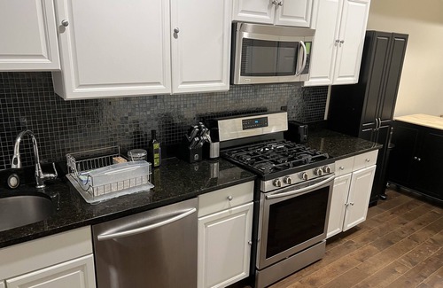 H Street Corridor Casa | Classic DC Row Home! Close to everything!!!