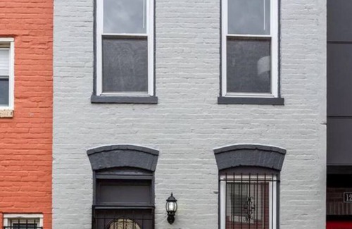 H Street Corridor Casa | Classic DC Row Home! Close to everything!!!