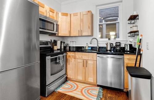 Truxton Circle Casa | Classic DC Rowhome, 2-Bedrooms / Close to METRO