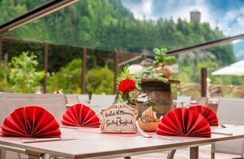 Dorfgastein Casa | Habitación Doble Clásica + - Vistas al castillo, restaurante del hotel
