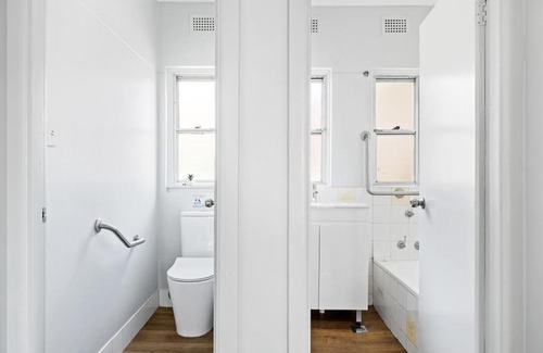 Narwee Casa | Classic Double Room - Centrally Located at Narwee - Shared Bathroom
