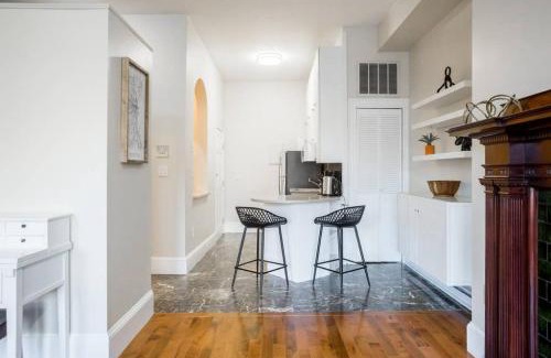 Fenway–Kenmore Apartamento | Classic furnished 1BR in Fenway in Brownstone Bldg