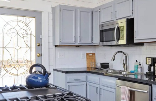 Cherokee Triangle Apartamento | Classic Heart of Highlands! 3BR!