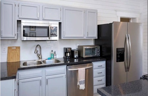 Cherokee Triangle Apartamento | Classic Heart of Highlands! 3BR!