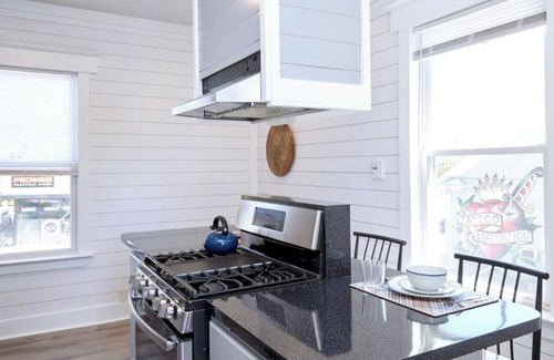 Cherokee Triangle Apartamento | Classic Heart of Highlands! 3BR!