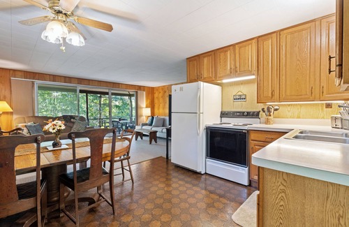 Keuka Park Cabaña | Classic Keuka Lake Cottage on the Bluff! Walk-in lake frontage!