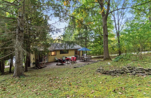 Keuka Park Cabaña | Classic Keuka Lake Cottage on the Bluff! Walk-in lake frontage!