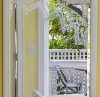 Historic Seaport Hotel | Classic King Balcony at the James House