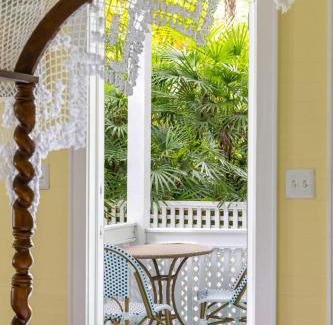Historic Seaport Hotel | Classic King Balcony at the James House