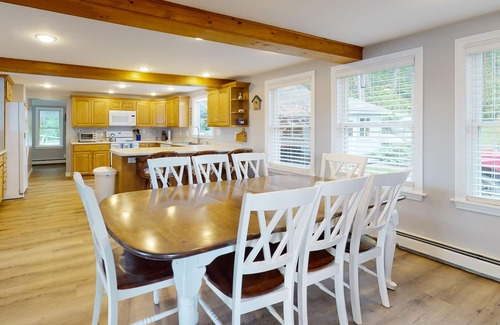 Winthrop Casa | Lakefront home with 3 docks