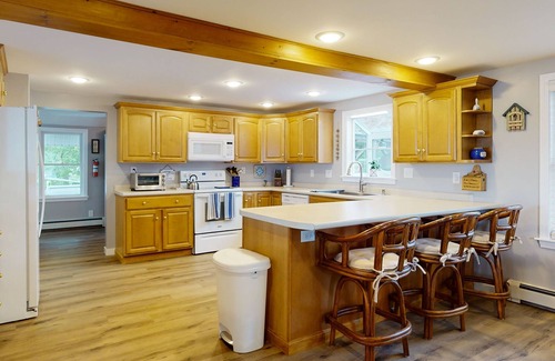 Winthrop Casa | Lakefront home with 3 docks