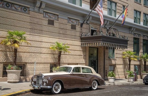 Goose Hollow Apartamento | Classic Locale, ADA Glamour in Central Portland