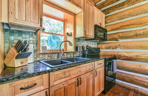 Weaverville Cabina | Classic Log Cabin 15 minutes to downtown Asheville-fire pit, pond, fireplace