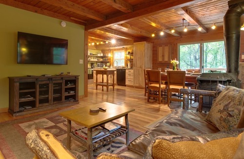 Weaverville Cabina | Classic log cabin 20 minutes to downtown Asheville/hot tub/fire pit/game room