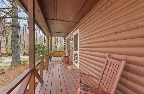 Blowing Rock Casa | Classic Log Cabin & Fireplace on Quiet River