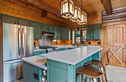 Lyons Casa | Classic Log Cabin near Rocky Mountain National Park and near Skiing