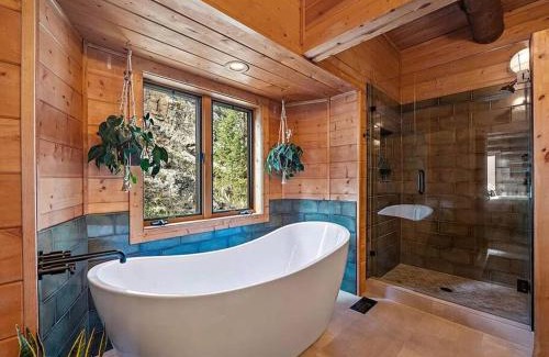 Lyons Casa | Classic Log Cabin near Rocky Mountain National Park and near Skiing