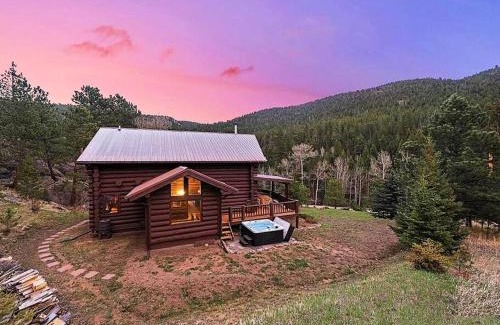 Lyons Casa | Classic Log Cabin near Rocky Mountain National Park and near Skiing