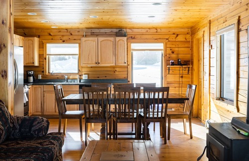 Pitkin County Cabina | Classic Mountain Log Cabin at Dreamy Art & Nature Retreat Center