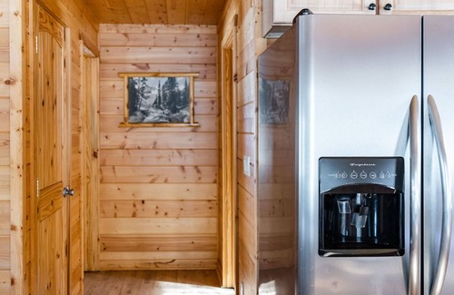 Pitkin County Cabina | Classic Mountain Log Cabin at Dreamy Art & Nature Retreat Center