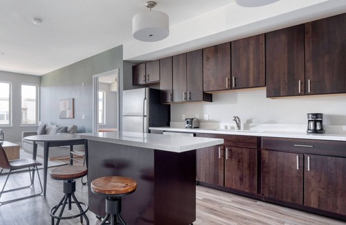 Mountain View Apartamento | Classic Mountain View 2BR w/ Gym & Pool, nr Restaurants, by Blueground