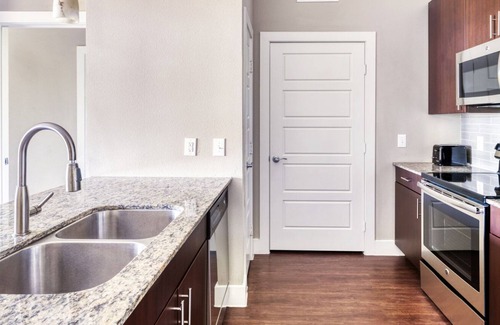 Mueller Apartamento | Classic Mueller 2BR w/ Pool, W/D & Gym, nr park, by Blueground