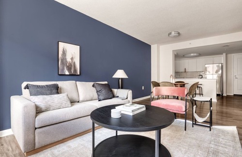 North Bethesda Apartamento | Classic North Bethesda 1BR w/ W/D, Pool & Gym, nr Metro, by Blueground