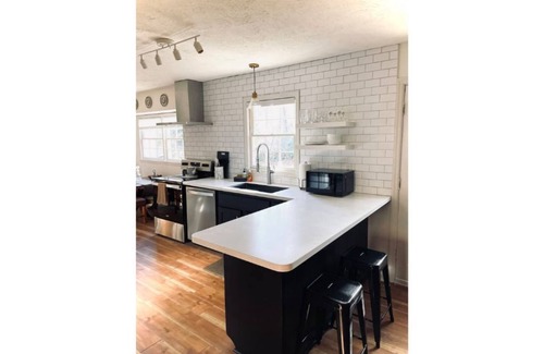 Covington Casa | Classic on Cherry- Private Home - 1.3m from Town square -Covington -Mystic Falls