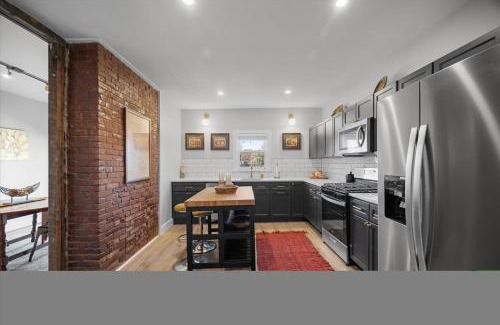 Crafton Casa | Classic Pittsburgh 4 Square - Easy Access to Town and Airport