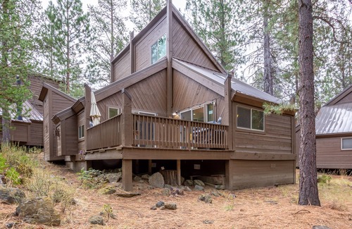 Overlook Park Casa | Classic Pole House Cabin, Free WiFi, Gas BBQ - POLE09