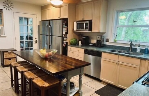Sullivan's Island Casa | Classic Style Sullivan's Island house - Very Charming! 2 blocks to beach/ 1 Month Minimum Only!