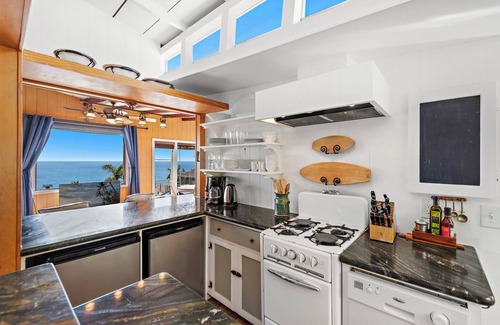 South Laguna Casa | Laguna Beach - Ocean View Vintage Cottage. ¡CAMINA a la playa!