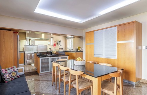 Paredes Casa | HostWise - Classic Villa w/ Gym and Pool Access