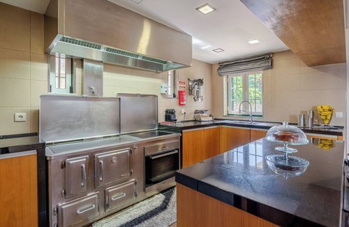 Paredes Casa | HostWise - Classic Villa w/ Gym and Pool Access