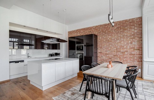 Wahring Apartamento | Classic Währing 2BR w/ Cellar, nr Parks, Bars & Dining, by Blueground