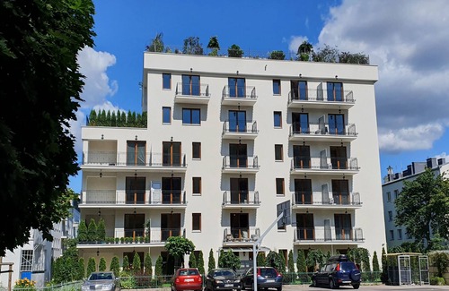 Warsaw Apartamento | Classical Warszaw Apartment inside building with garden on the roof